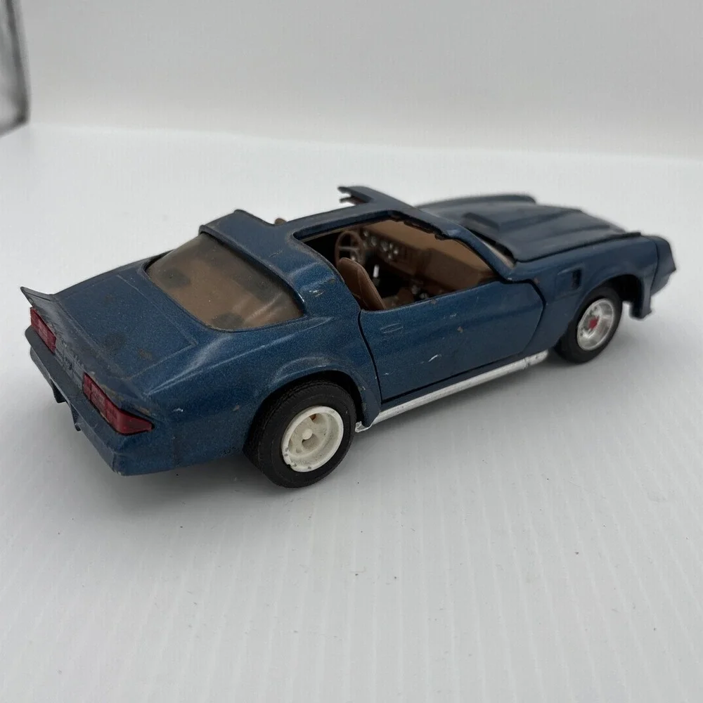 Ertl 1979 Chevrolet Blue Z28 Camero Bonus T-Top